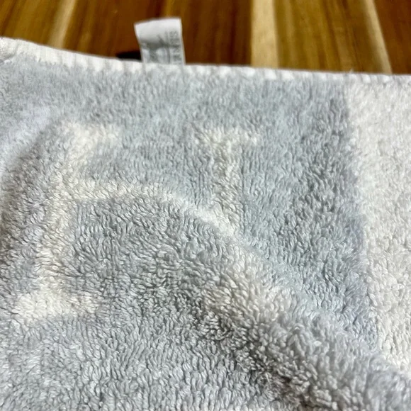 Hermes Avalon Hand towel 100% Authentic - Picture 5 of 7